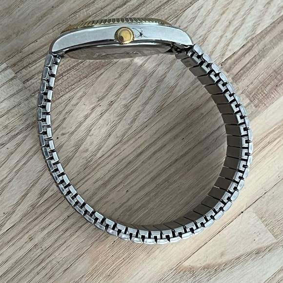 Sharp Men’s Watch Two Tone Stretch Bracelet White Dial Date Window - Picture 6 of 9